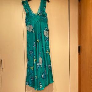 Silk fully lined summer dress. Zip on the side
